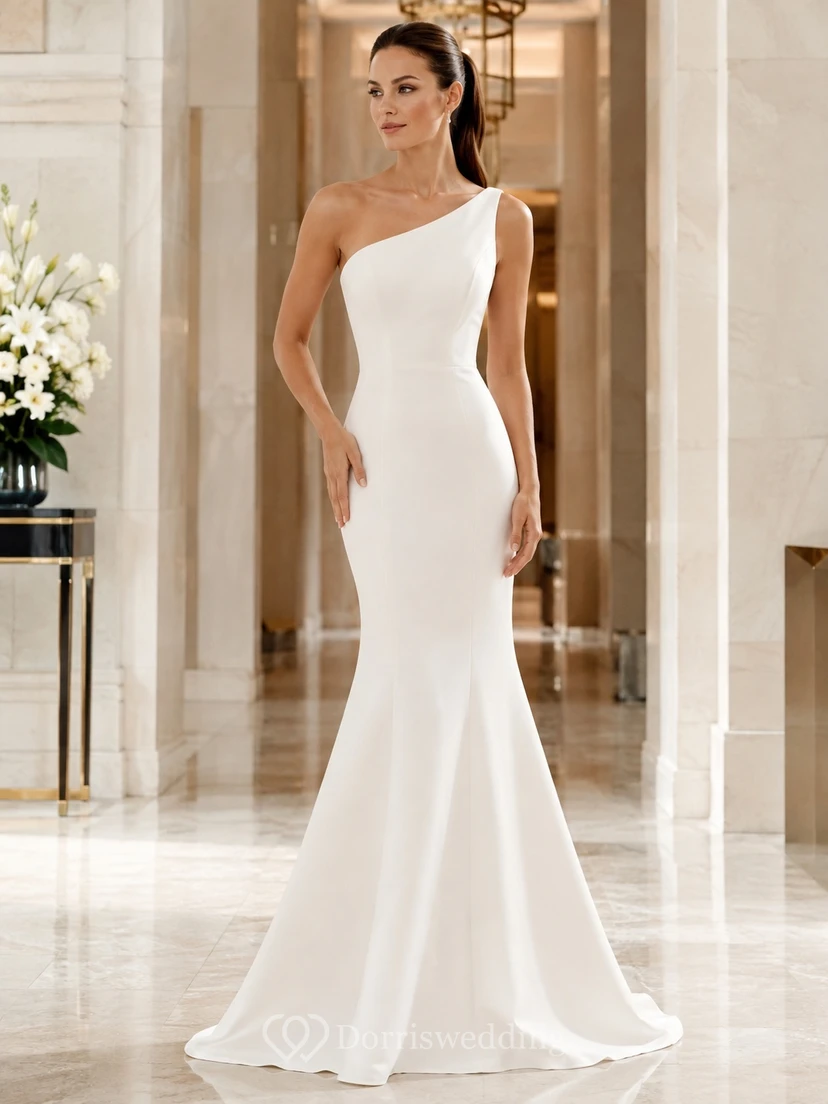 Elegantes Brautkleid aus Satin mit One-Shoulder-Ausschnitt, Meerjungfrauen-Schleppe und bodenlangem Schnitt.