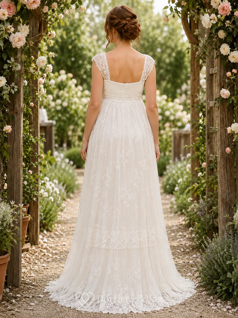 Robe de mariée de maternité, coupe trapèze, en dentelle et tulle, col carré, manches courtes et traîne. view 2