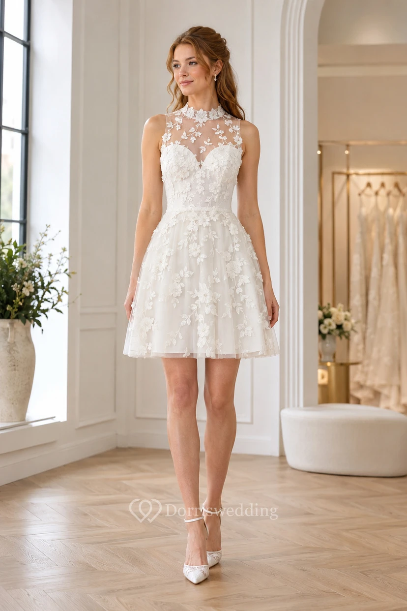 Robe de mariée courte trapèze en dentelle illusion blanche à col montant