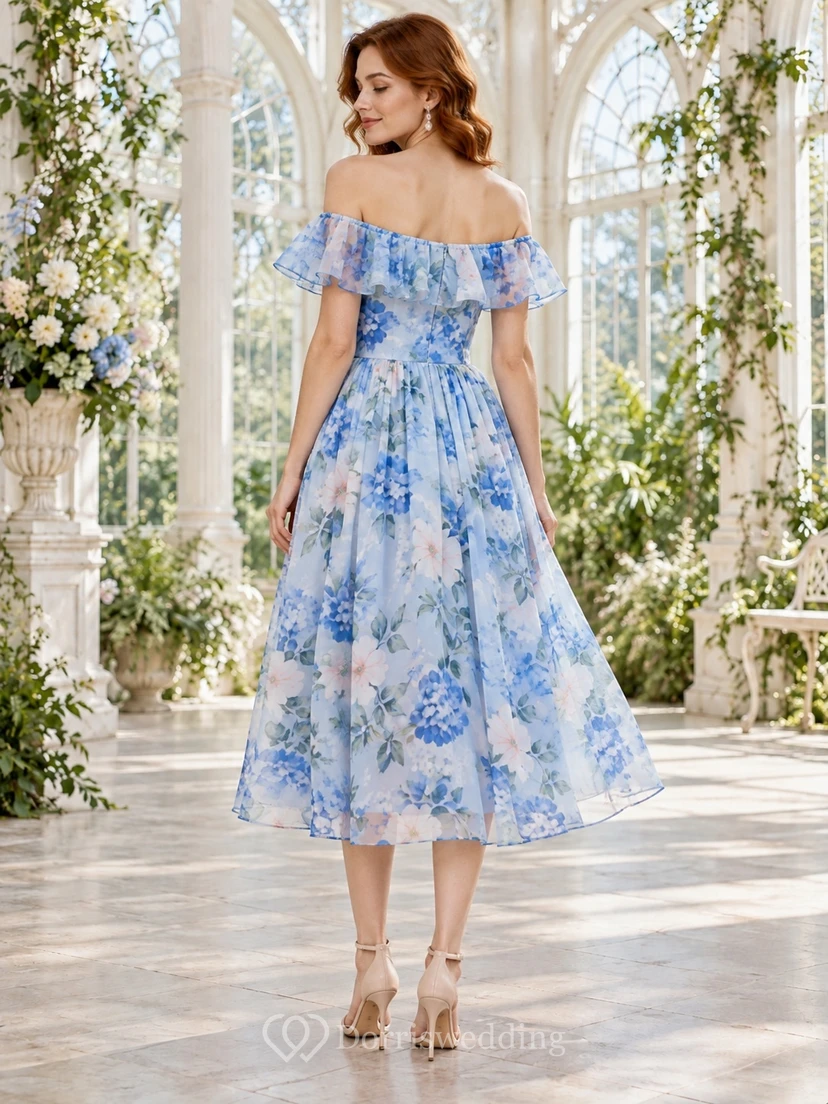 Vestido de fiesta de gasa azul cielo con estampado floral, hombros descubiertos, mangas con volantes y corte en A. view 2