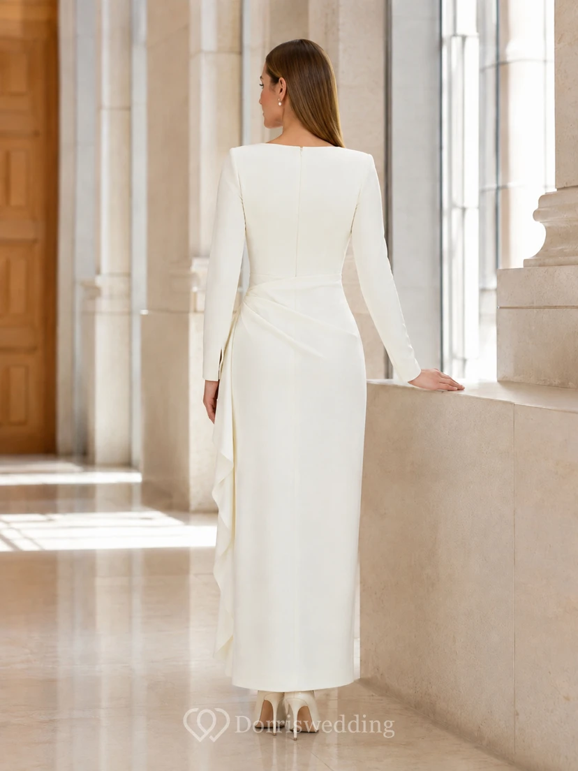Robe de mariée civile moderne asymétrique en satin drapé à manches longues et col carré view 2