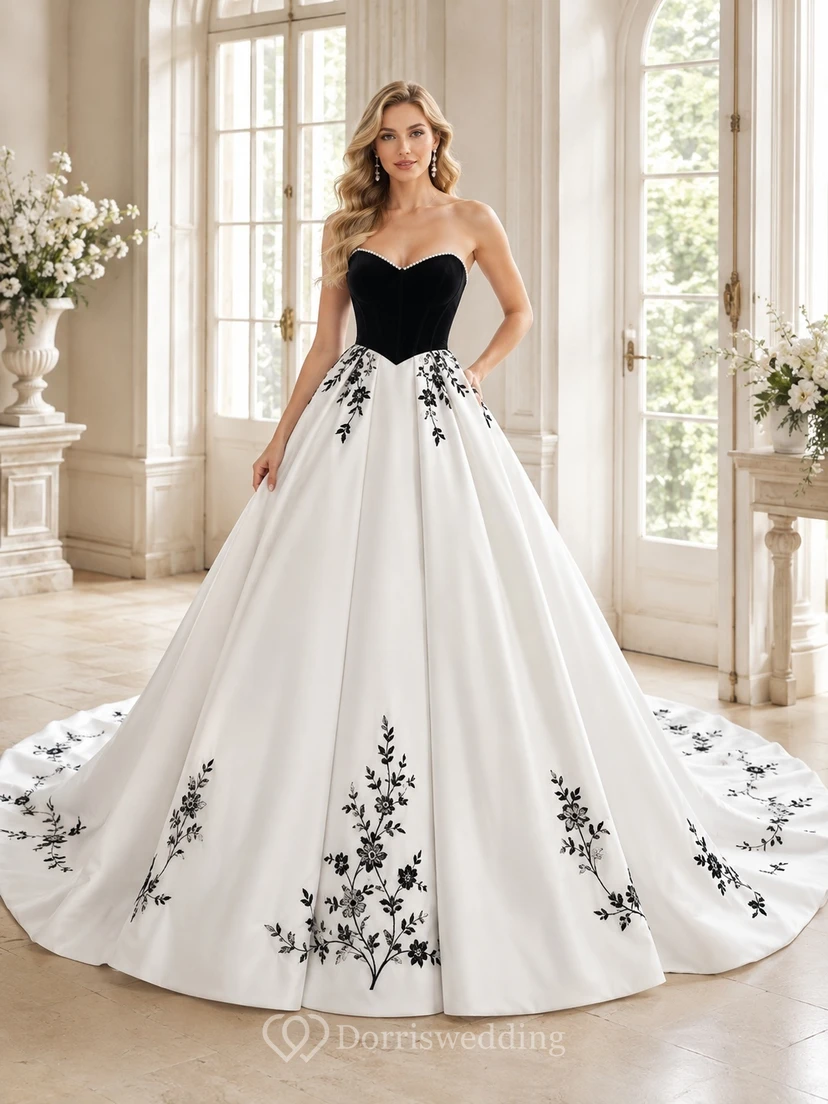 Schwarzes, trägerloses Ballkleid aus Satin mit floralen Applikationen und Schleppe – Brautkleid für festliche Anlässe