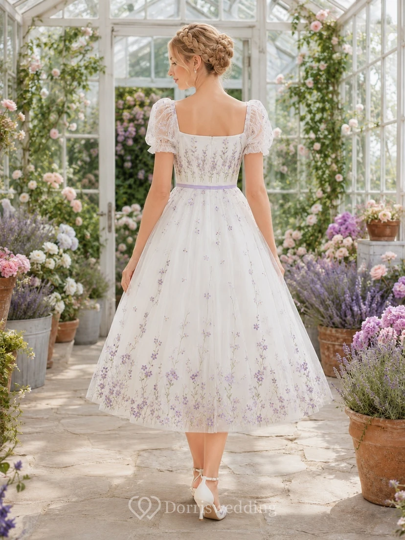 Lavendelfarbenes, geblümtes, teelanges A-Linien-Brautkleid aus Chiffon mit eckigem Ausschnitt und kurzen Ärmeln im Vintage-Stil view 2