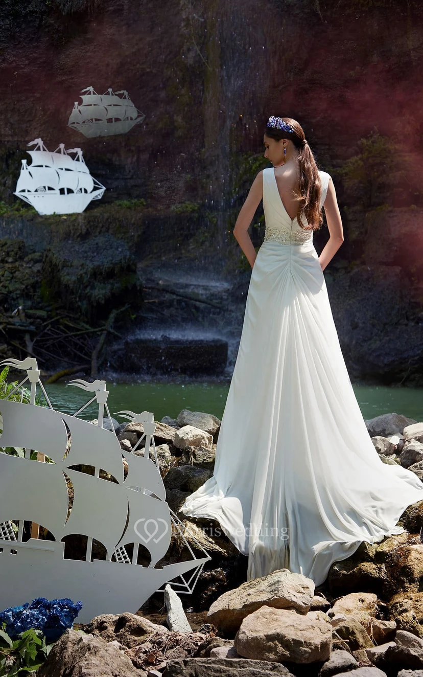 Langes, ärmelloses Chiffonkleid in A-Linie mit V-Ausschnitt, Reißverschluss, Perlenstickerei und Raffungen view 3