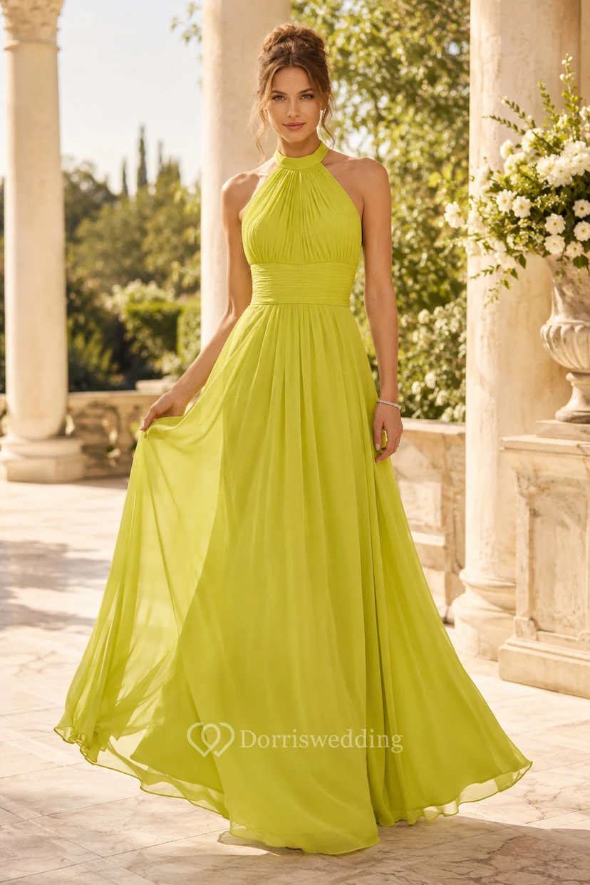 Vestido de noche verde lima de gasa, corte A, escote halter, sin mangas, largo hasta el suelo.