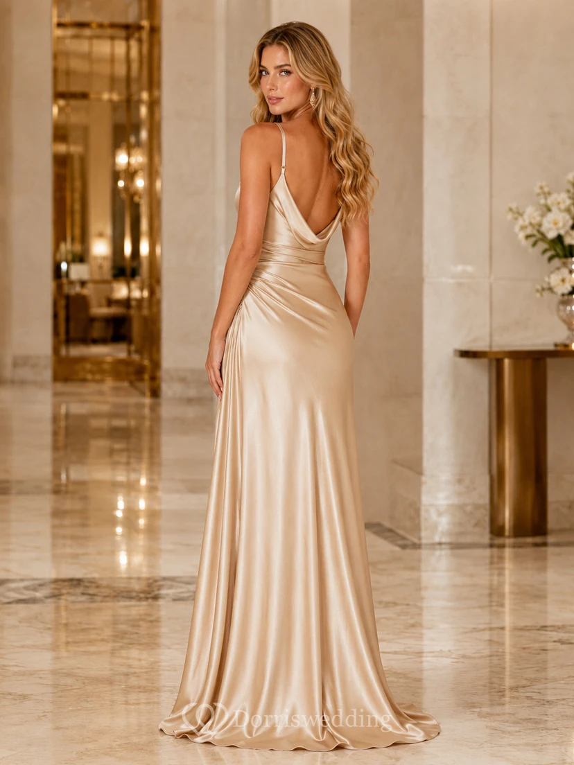 Elegantes, ärmelloses, elegantes Abendkleid aus Satin in Champagner-Optik mit Wasserfallausschnitt, bodenlang. view 2