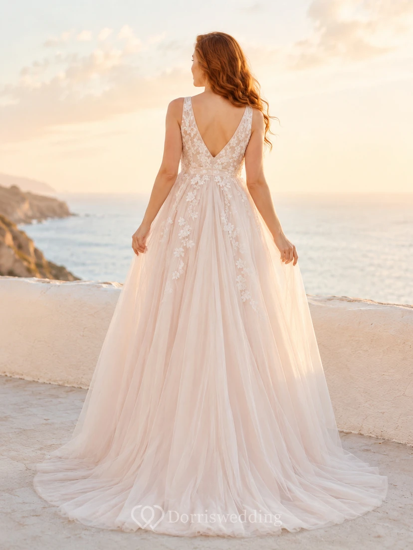 Robe de mariée de maternité rose poudré à col en V, bretelles en dentelle, tulle et coupe trapèze view 2