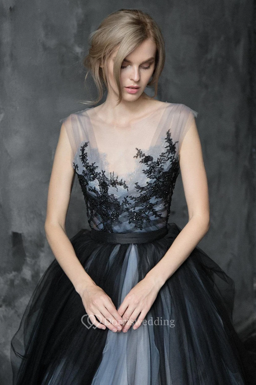 Robe de mariée vintage en tulle et dentelle brodée view 3