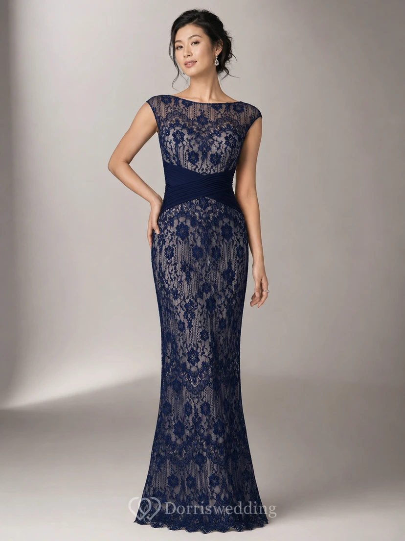 Robe fourreau longue en dentelle à manches courtes pour la mère de la mariée, ornée de fronces croisées view 4