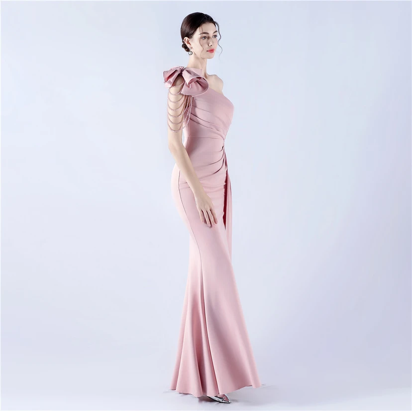 Vestido de noche de satén plisado con hombros descubiertos y escote alto, bordado a mano con cuentas y flores, para mujer. view 41