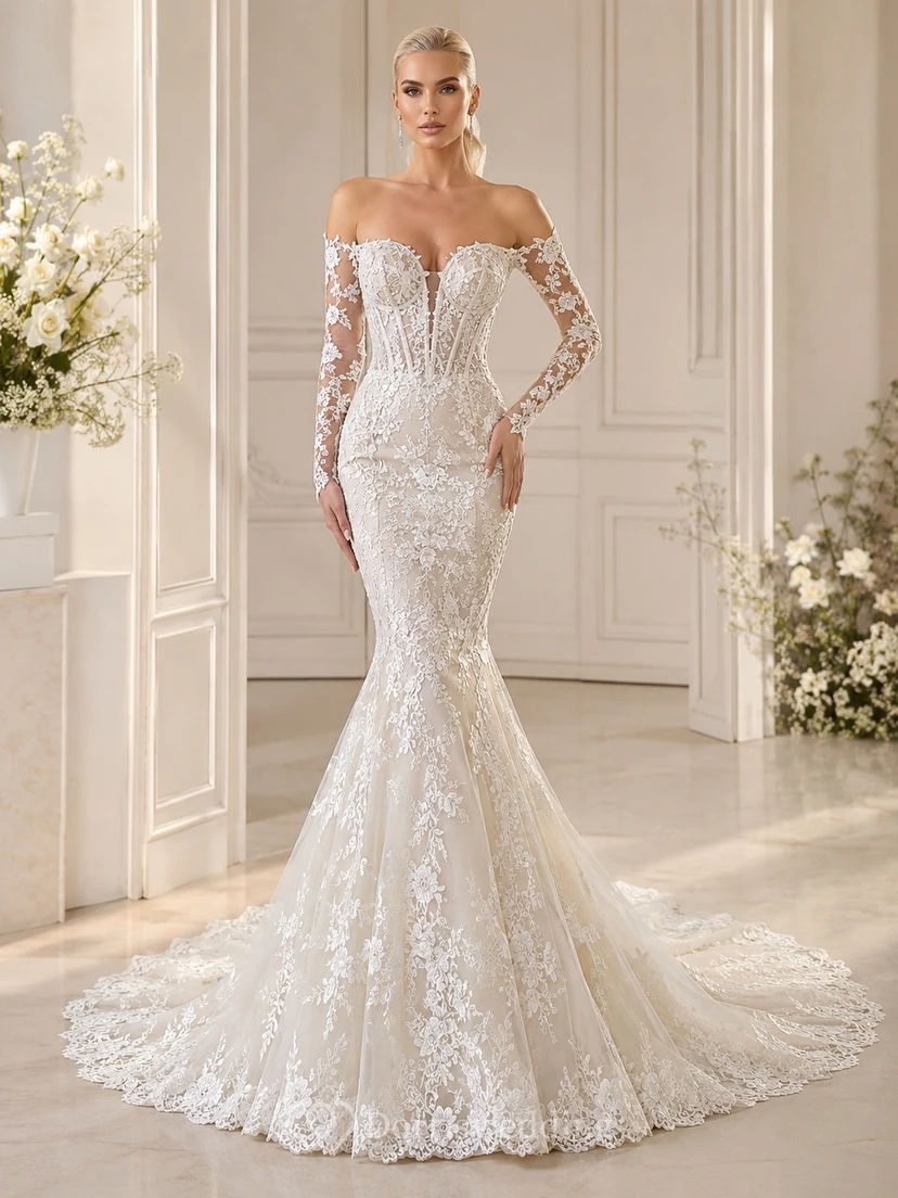 Elegante vestido de novia estilo sirena con escote de hombros descubiertos, mangas ilusión, encaje y cola catedral.