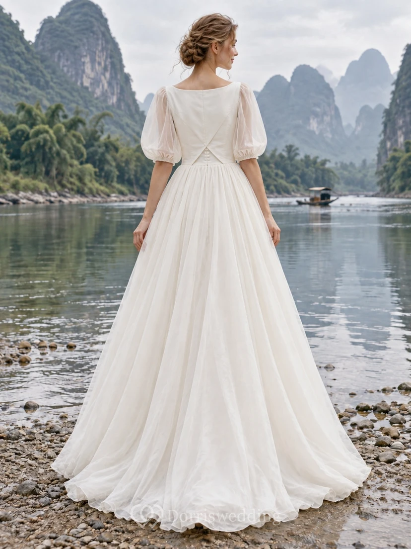 Vestido de novia sencillo y modesto con escote barco, mangas abullonadas y corte en A. view 2