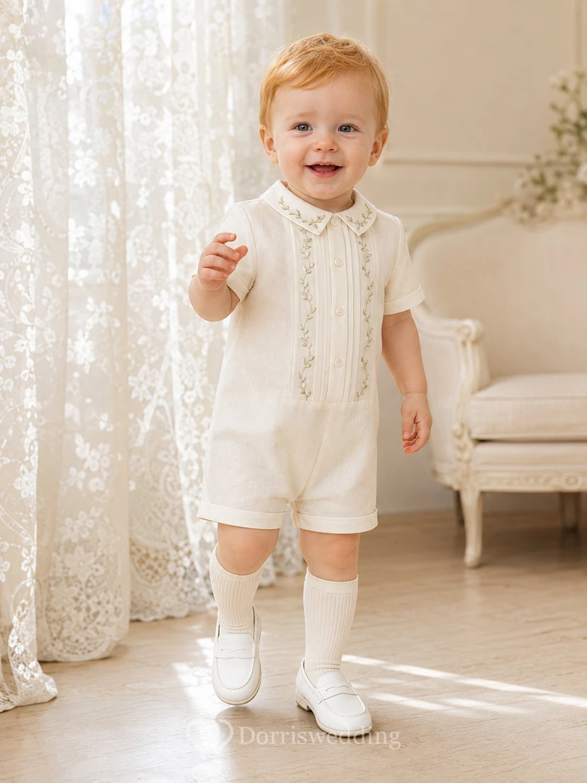Eleganter cremefarbener Baby-Tauf-Strampler mit kurzen Ärmeln und Blumenstickerei