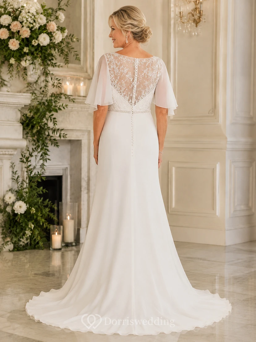 Robe de mariée fourreau à manches papillon pour mariées plus âgées, avec corsage illusion en dentelle view 2
