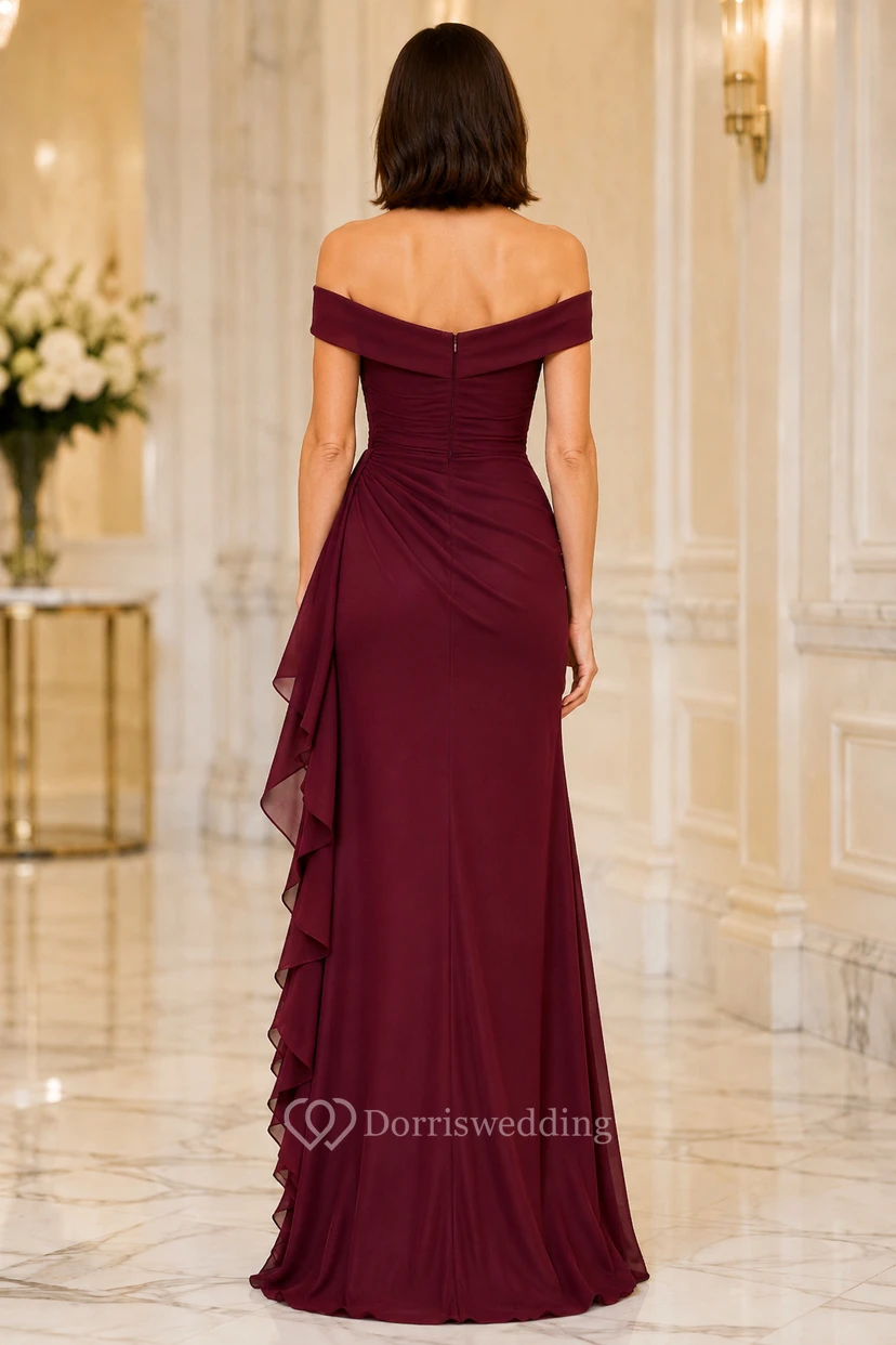Burgunderfarbenes schulterfreies Chiffonkleid mit Paillettenoberteil für Mütter und festliche Anlässe view 2