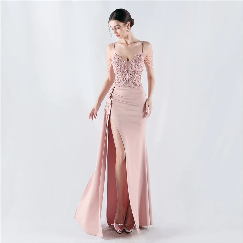 Schweres, mit Diamanten und Blumen besetztes, tailliertes Abendkleid aus Satin mit Fischgrätmuster und Perlenbesatz für Jahrestreffen und Hochzeiten view 62