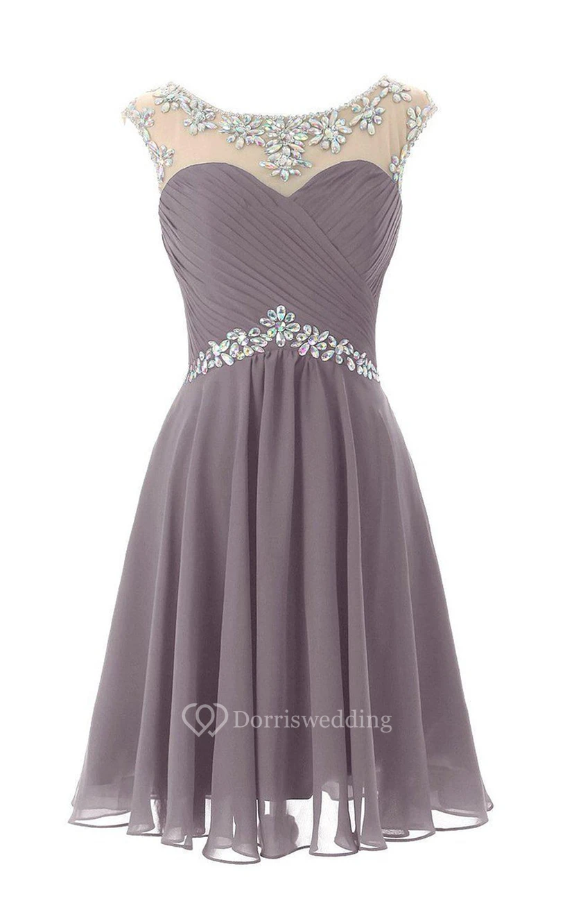 Chiffonkleid mit kurzen Ärmeln, Perlenstickerei und Schlüssellochausschnitt am Rücken