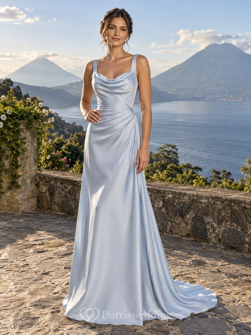 Himmelblaues Brautkleid aus Satin mit Wasserfallausschnitt, geraffter Taille und drapiertem Etuirock