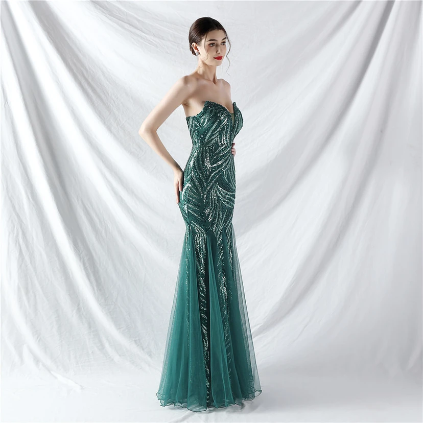 Schwer gearbeitetes, perlenbesetztes Abendkleid aus Netzgewebe mit superdichter Paillettenbesatz view 3