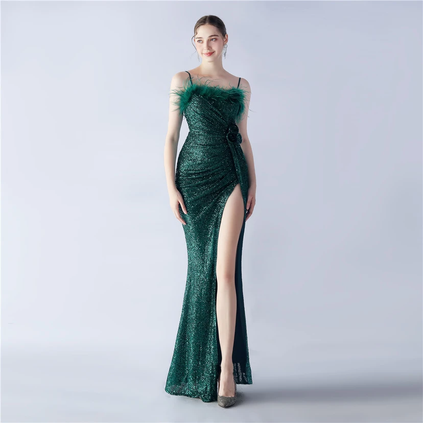 Vestido de noche de alta gama para bodas, con flores y detalles de plumas de avestruz. view 83