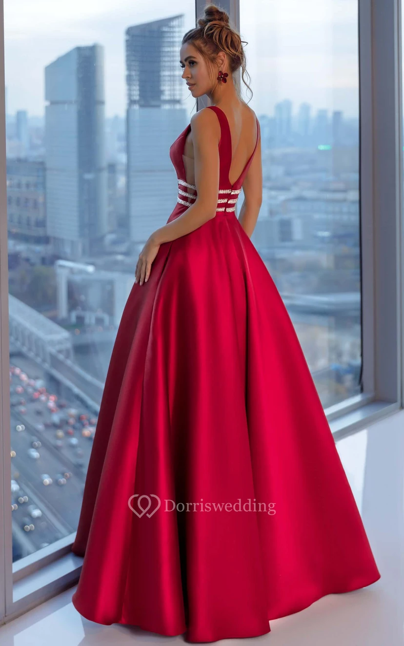 Elegante vestido de fiesta moderno sin mangas de satén con escote pronunciado, cintura con cuentas y espalda en V. view 2