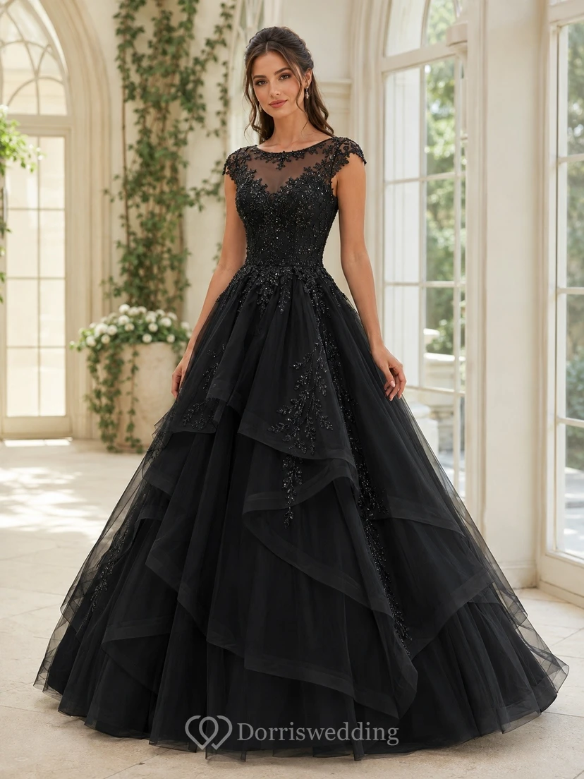 Vestido largo de gala de lujo con mangas cortas y volantes de tul negro