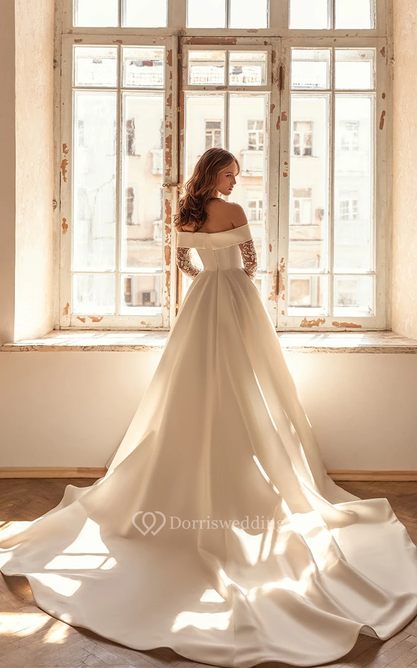 Wunderschönes Brautkleid aus Satin in A-Linie mit Applikationen und Schleppe view 2
