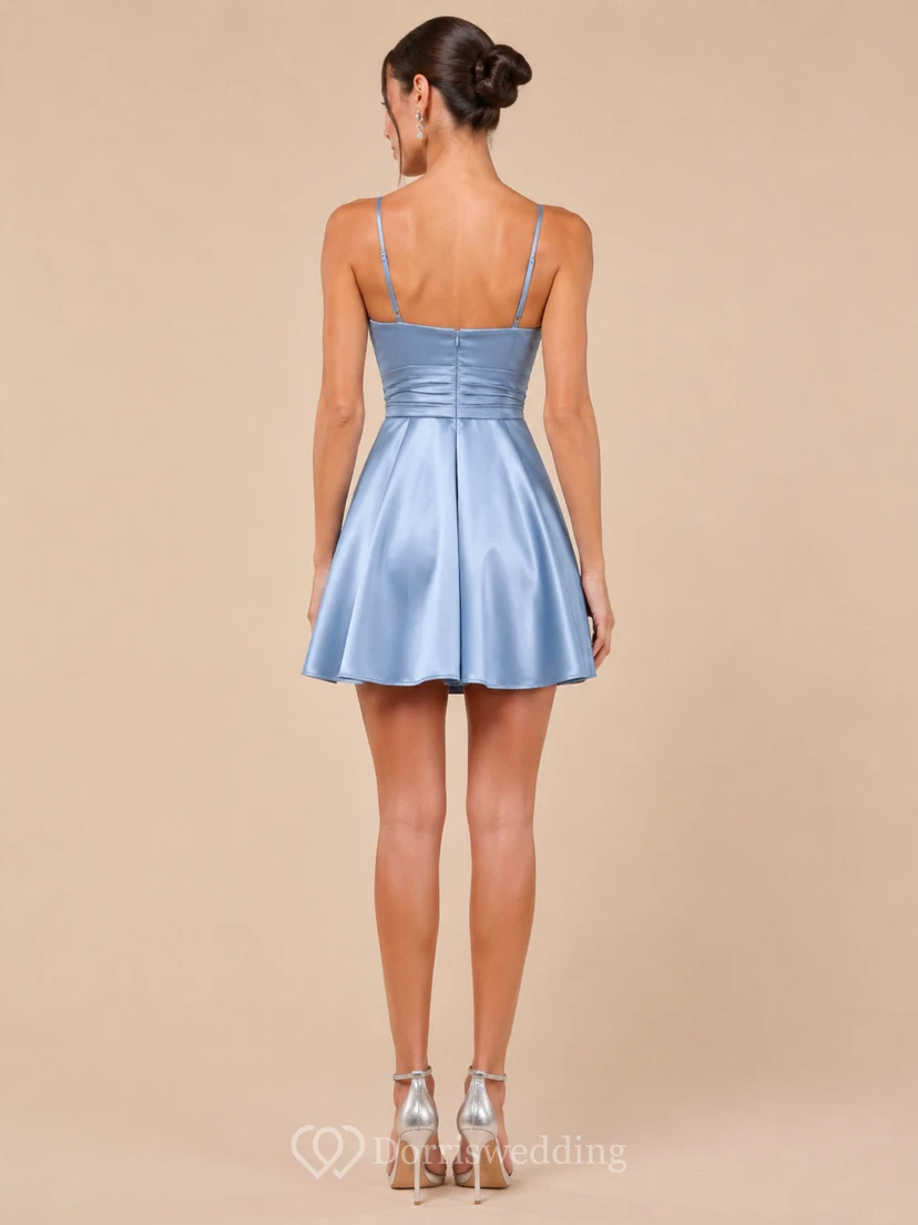 Robe de bal courte trapèze en satin à décolleté cœur et plis view 2