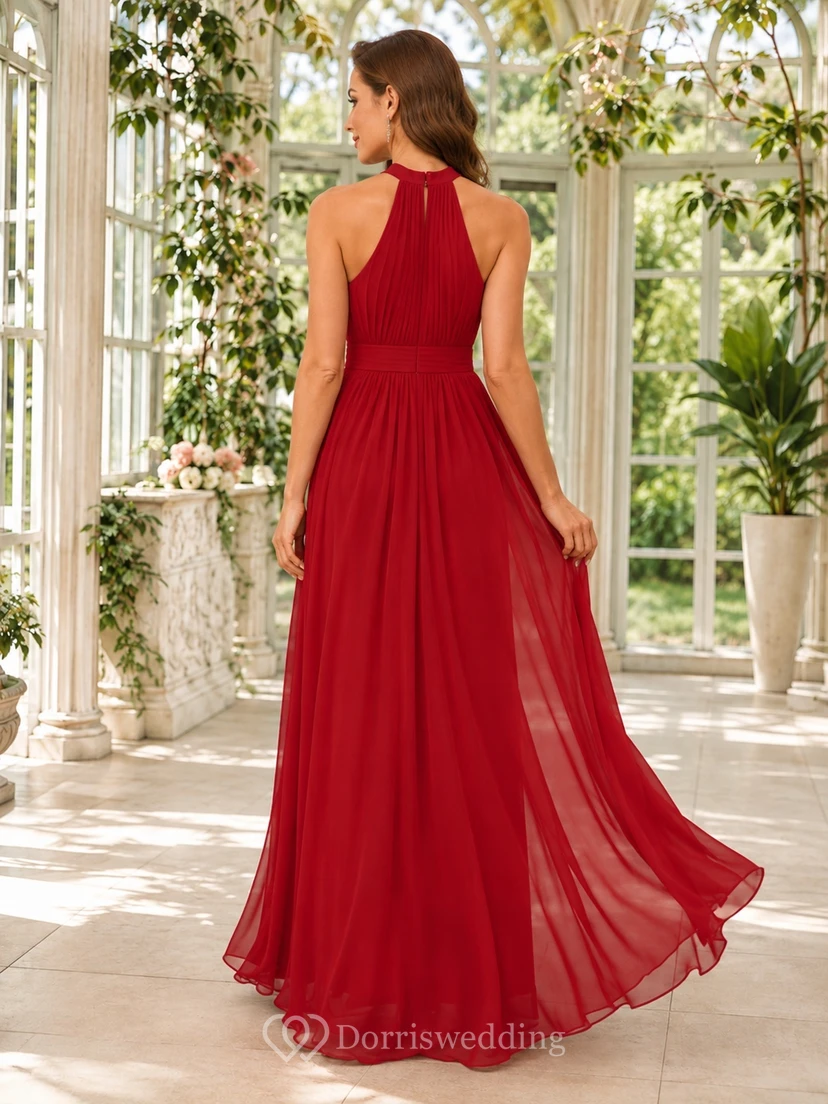 Vestido formal romántico rojo de gasa con cuello alto, escote halter y corte en A hasta el suelo. view 2
