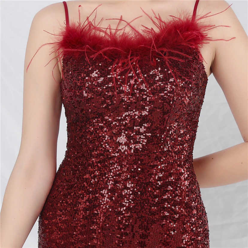 Robe de soirée de luxe ornée de plumes d'autruche et de sequins, idéale pour un banquet. view 32
