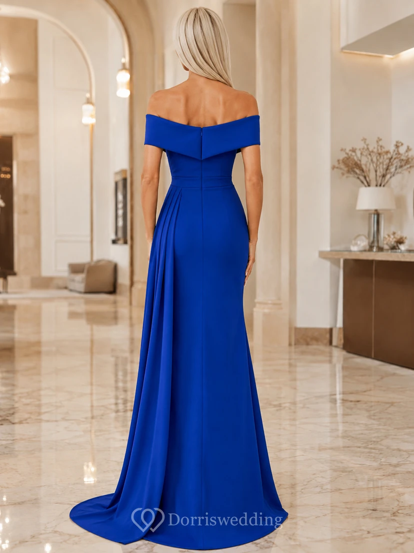 Vestido de lujo para madres, azul marino zafiro, con escote Bardot, fruncido, de satén, largo hasta el suelo y abertura frontal. view 2
