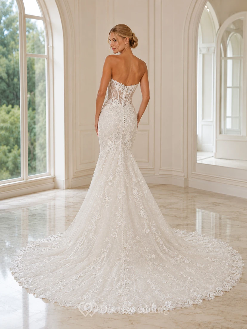 Robe de mariée sirène bustier en dentelle à appliqués floraux et traîne cathédrale view 2