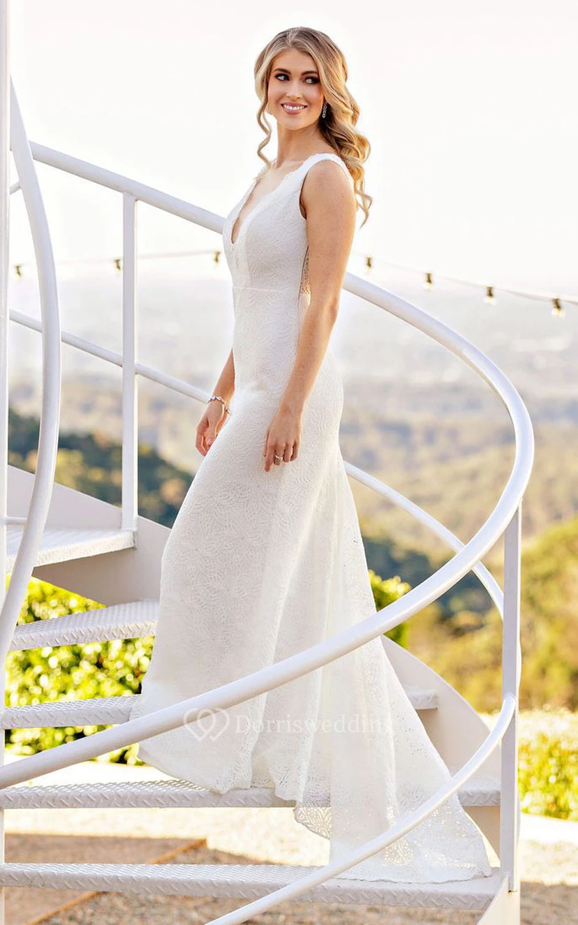 Robe de mariée fourreau simple en dentelle festonnée, longue sans manches, dos nu plongeant et dos en V, sans manches view 3