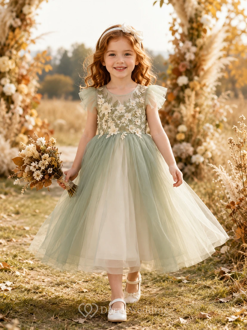 A-Linien-Brautkleid für Blumenmädchen zur Herbsthochzeit mit kurzen Ärmeln, floraler Spitzenoberteil, voluminösem Tüllrock und Satin-Taille – ein festlicher Stil für Herbstzeremonien.