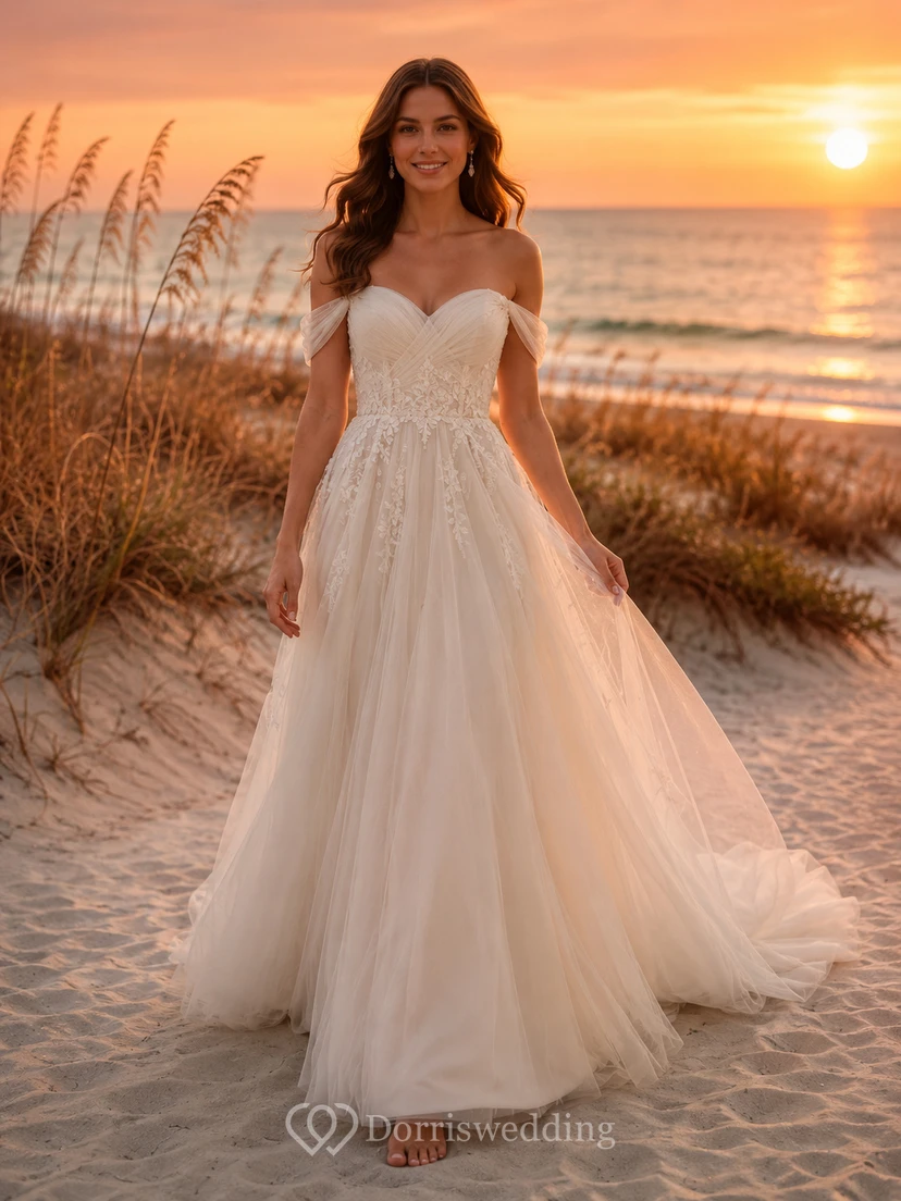 Vestido de novia de tul y gasa para la playa, corte en A, hombros descubiertos, cola larga.