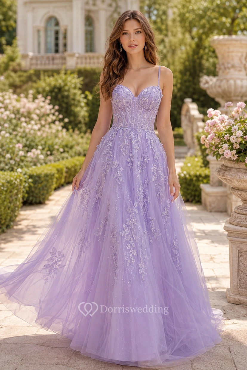 Vestido de fiesta de gala de tul color lavanda con corte en A y apliques de encaje para graduaciones y eventos formales.