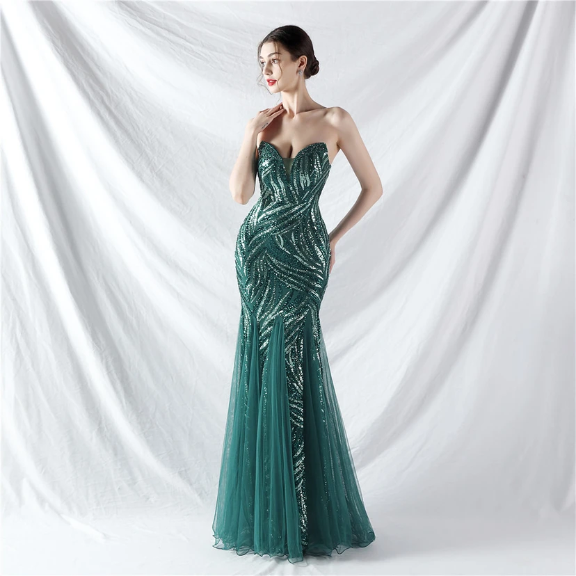 Schwer gearbeitetes, perlenbesetztes Abendkleid aus Netzgewebe mit superdichter Paillettenbesatz video preview