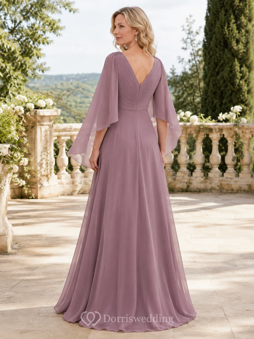 Vintage-Kleid aus mauvefarbenem Chiffon in A-Linie, bodenlang, romantisch, mit V-Ausschnitt, geschlitzten Cape-Ärmeln und geraffter Taille – perfekt für die Mutter der Braut. view 2