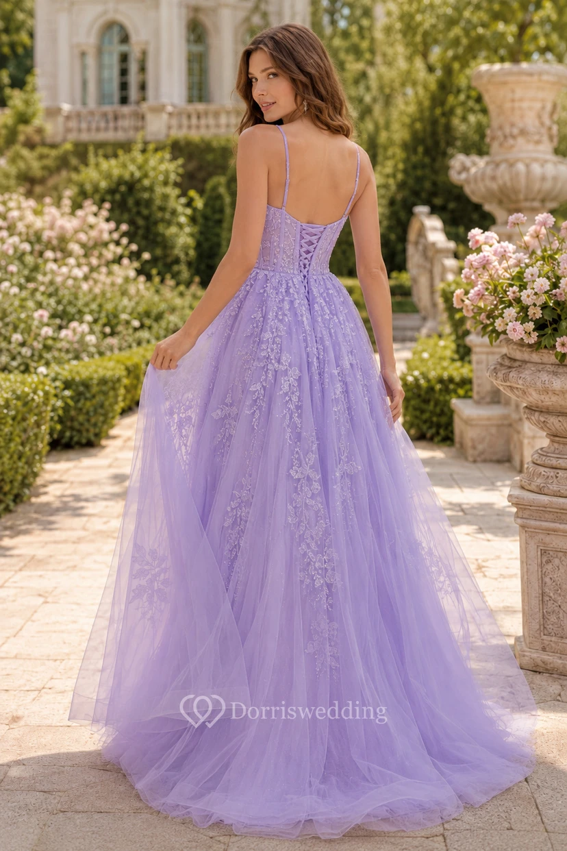 Vestido de fiesta de gala de tul color lavanda con corte en A y apliques de encaje para graduaciones y eventos formales. view 2