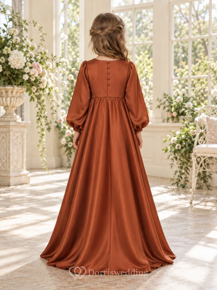 Vintage-Blumenmädchenkleid aus Satin mit langen Ärmeln, rostfarbenem Oberteil, Knopfleiste und bodenlangem Schnitt. view 2