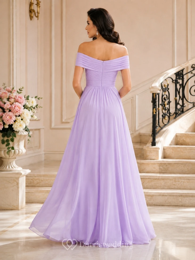 Robe de demoiselle d'honneur lavande en mousseline froncée, épaules dénudées, coupe trapèze, longueur au sol view 2