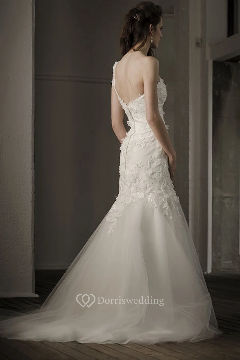 Robe de mariée trompette longue sans manches en tulle à une épaule, ornée d'appliqués, dos nu et traîne courte view 2