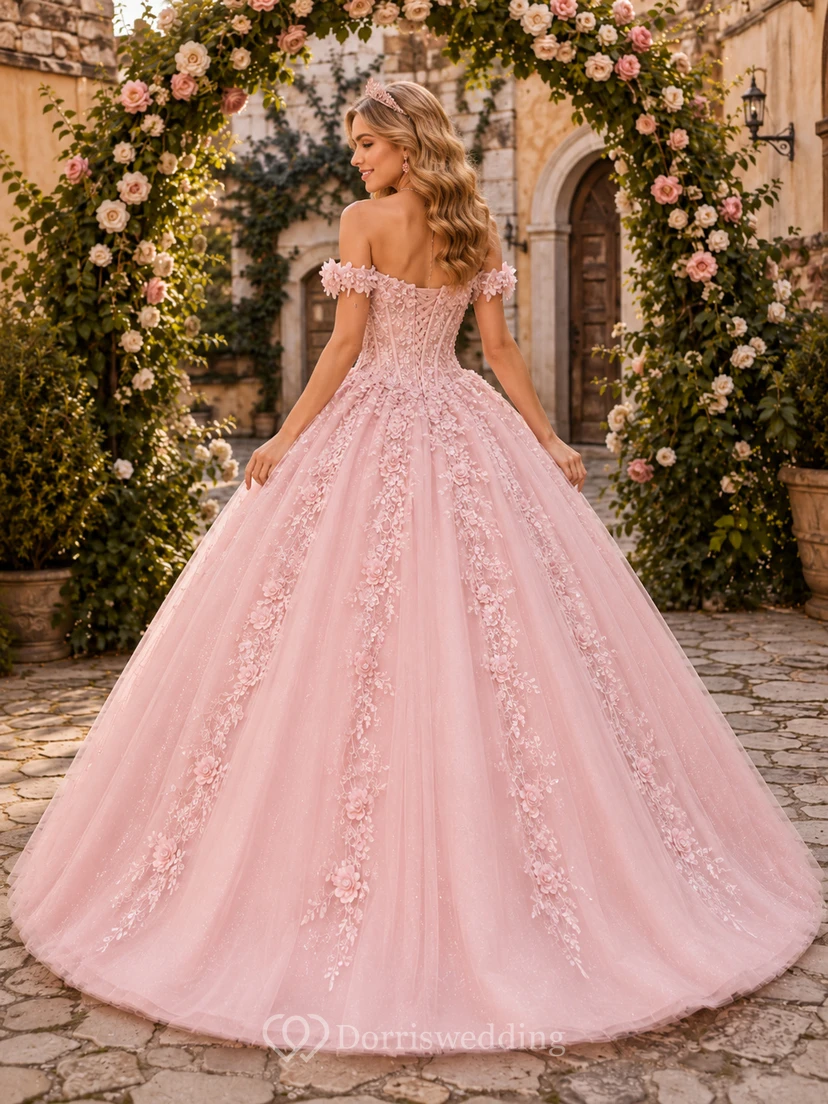 Robe de bal romantique de princesse à imprimé floral rose poudré, épaules dénudées et décolleté cœur en dentelle, pour quinceañera ou bal de cour. view 2
