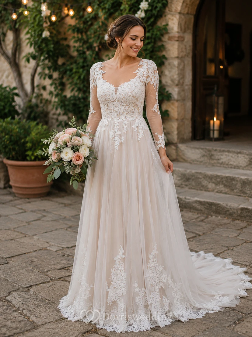 Robe de mariée vintage plissée en tulle, coupe trapèze, col en V, manches longues illusion, dentelle appliquée, tulle et dentelle, robe de mariée trapèze à manches longues plissée. view 6