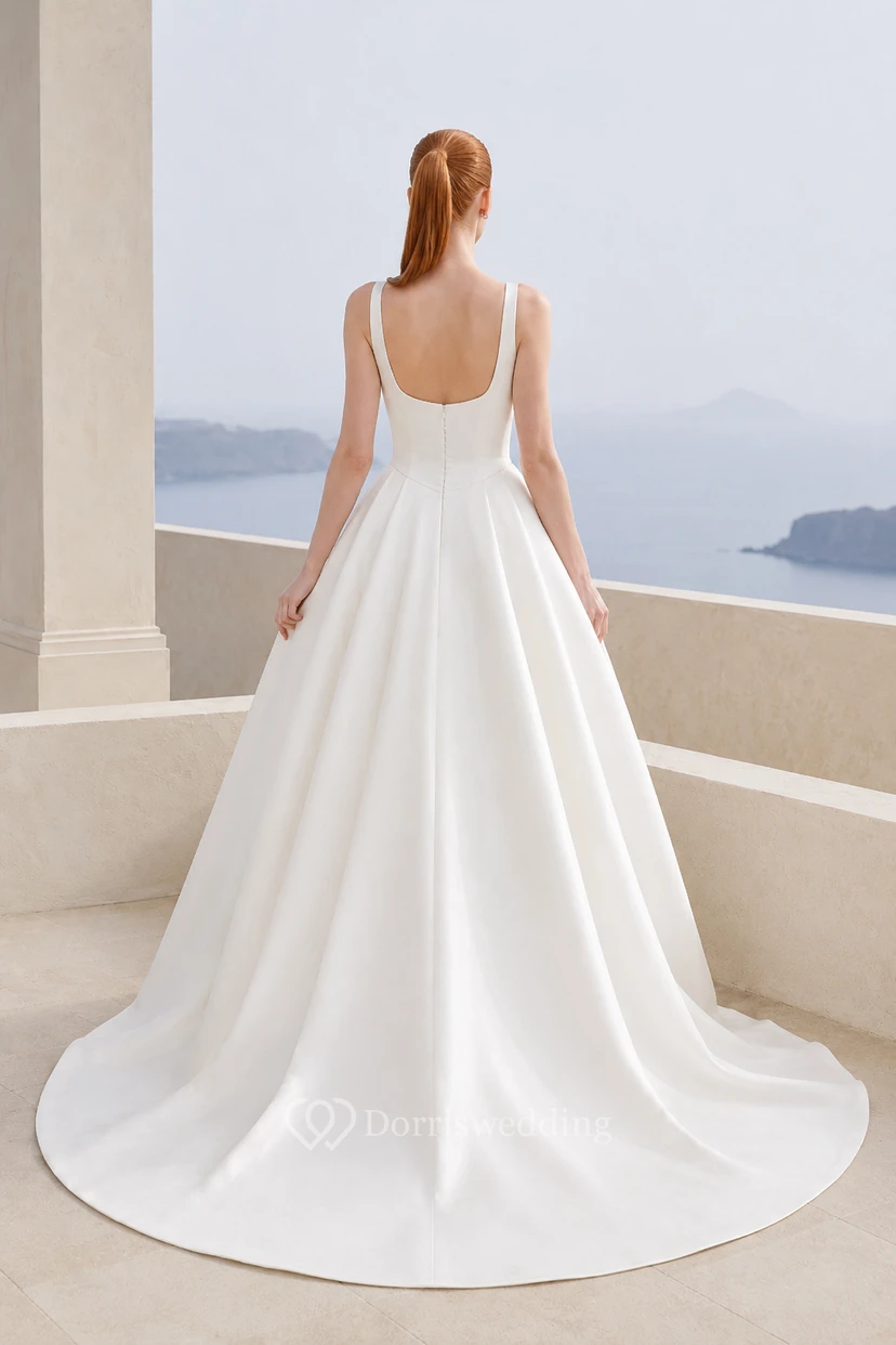 Robe de mariée blanche en satin, coupe trapèze, col rond et traîne courte view 2