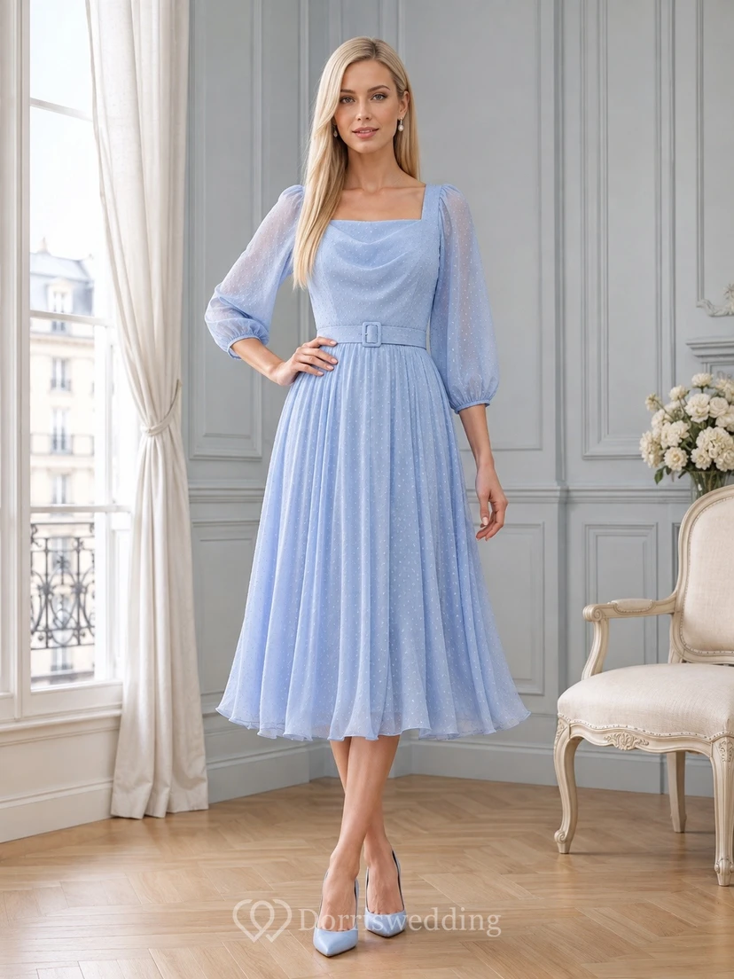 Robe trapèze en mousseline bleu ciel, col carré, manches 3/4, longueur thé