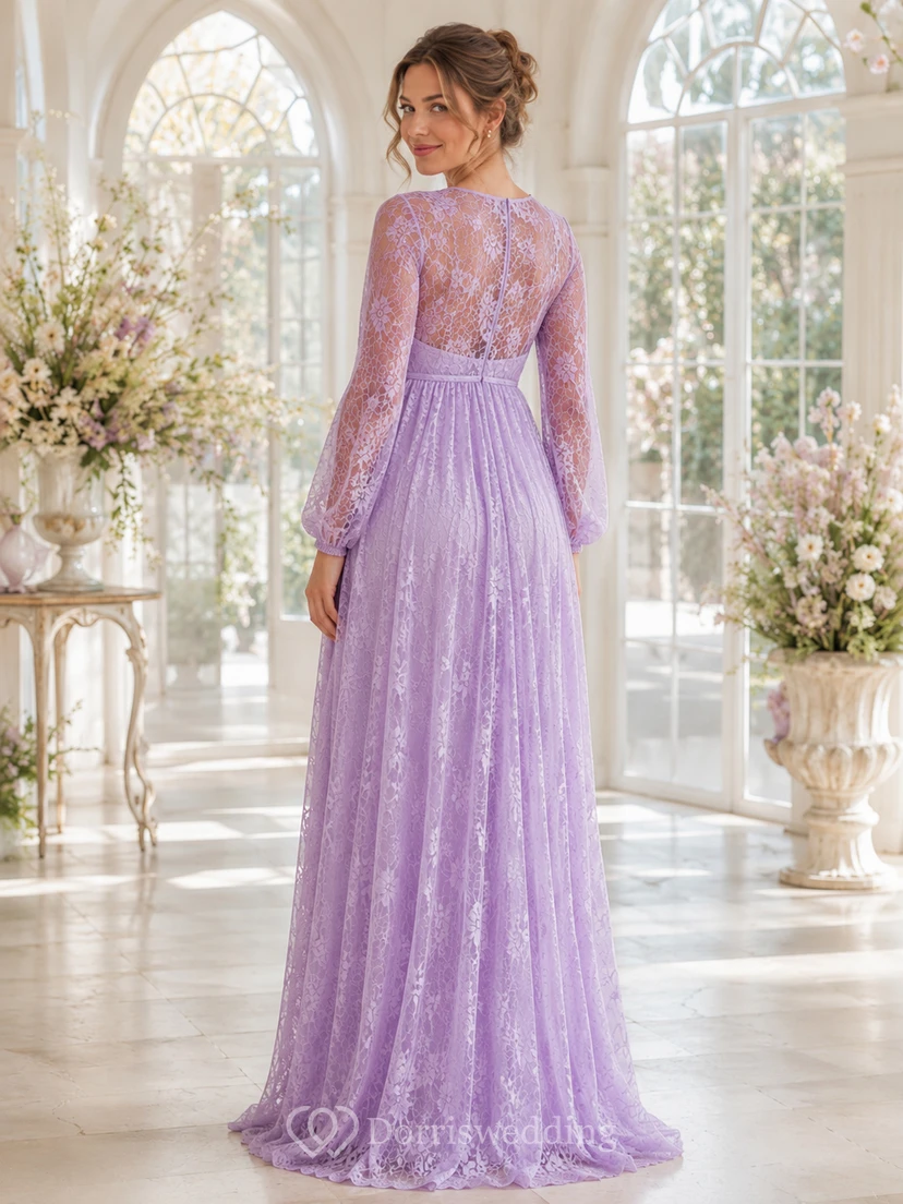 Robe de maternité lavande à manches longues, col en V, en dentelle, style empire, longueur au sol, romantique et formelle view 2