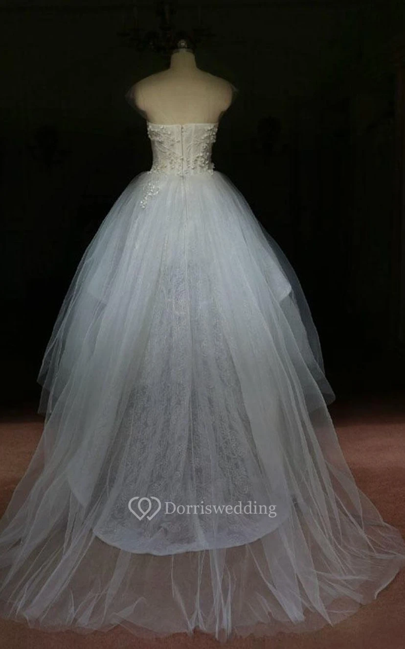 Robe mini col montant sans manches à col évasé, perles, fermeture éclair et décolleté en goutte d'eau, en tulle et dentelle view 2