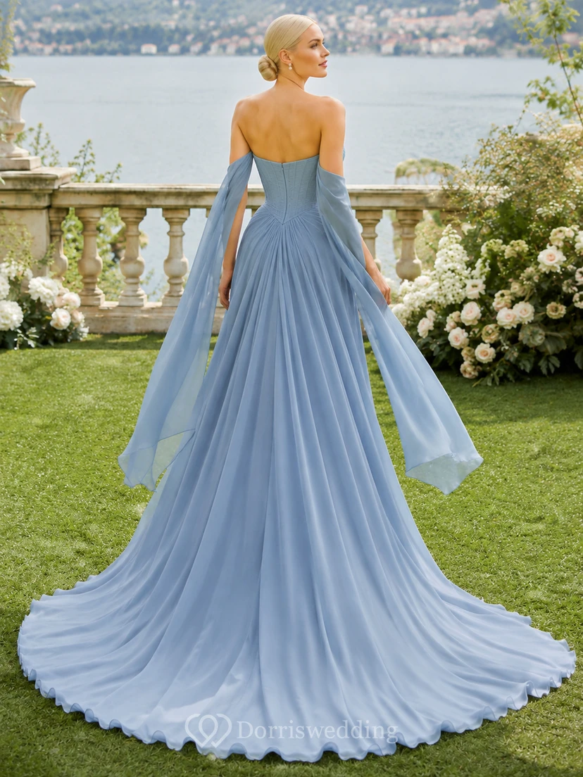 Robe de mariée bleu acier en mousseline, épaules dénudées, manches drapées, coupe trapèze. view 2