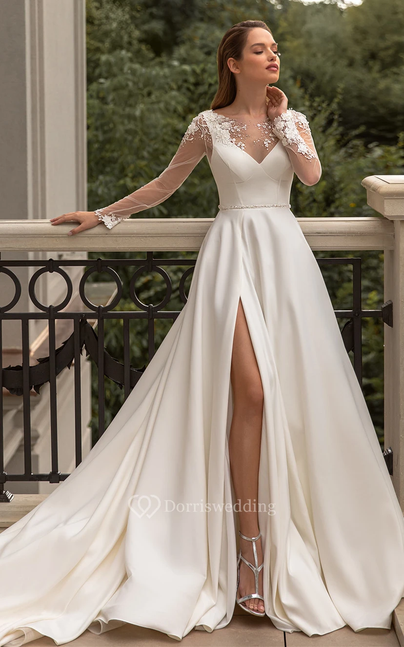 Hochwertiges A-Linien-Brautkleid aus Satin mit V-Ausschnitt, Kapellenschleppe, langen Ärmeln und Schlitz vorne